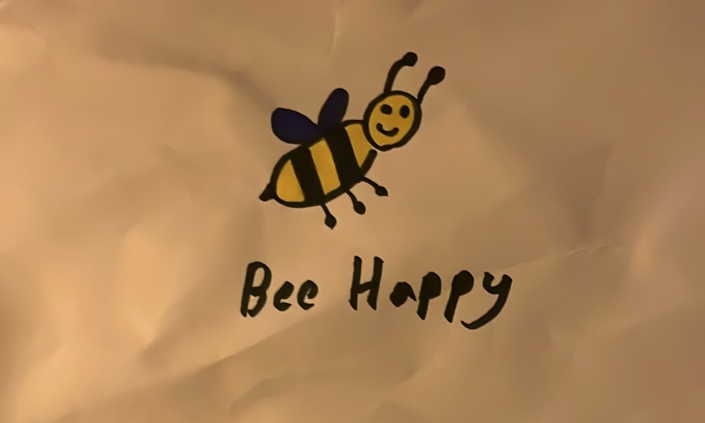 Bee Happy drawing by Issa