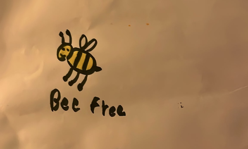 Bee Free drawing by Issa